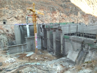 建设中的云南省会泽县大岩洞水电站首部枢纽土建工程
